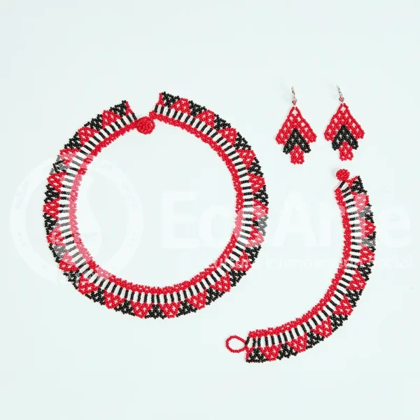 Collar y aretes Caché