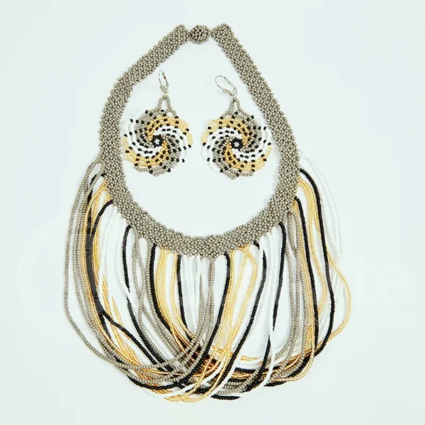 Collar y aretes  Virreina
